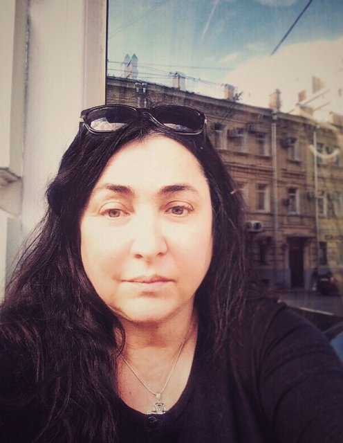 52-летняя Лолита Милявская показала лицо без макияжа