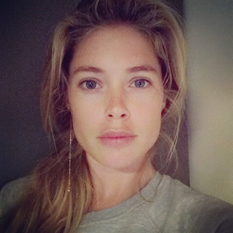 Красота как она есть: Даутцен Крус позирует без макияжа