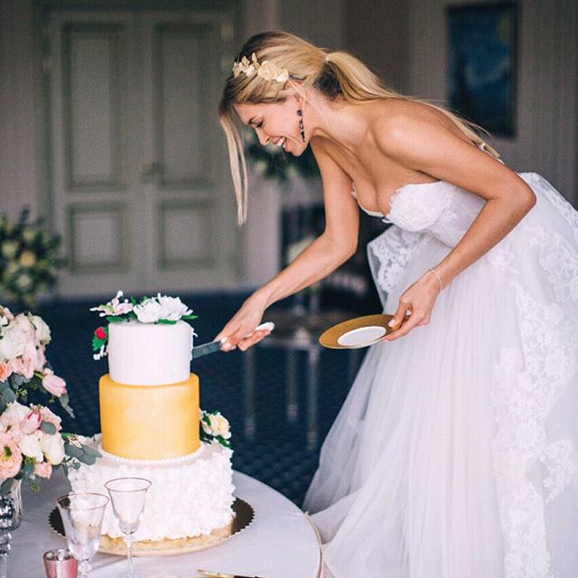 Вера Брежнева празднует 34-летие: лучшие фотографии певицы 