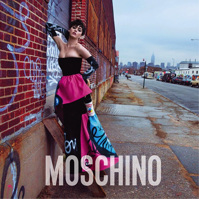 Кэти Перри разделась в рекламе Moschino