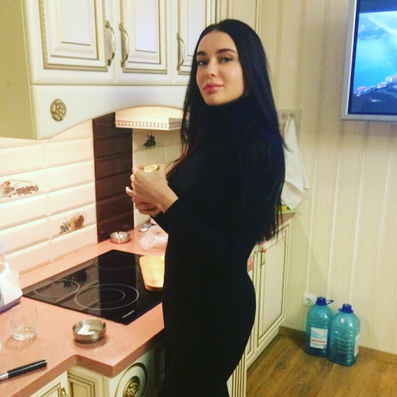 Экс-участница шоу «Холостяк» Екатерина Полехина беременна?