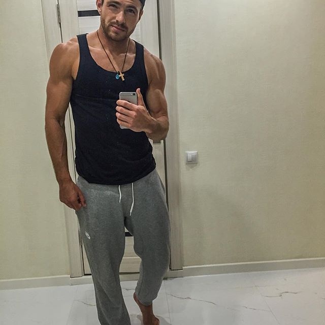 Экс-Холостяк Сергей Мельник похвастался подкаченным телом