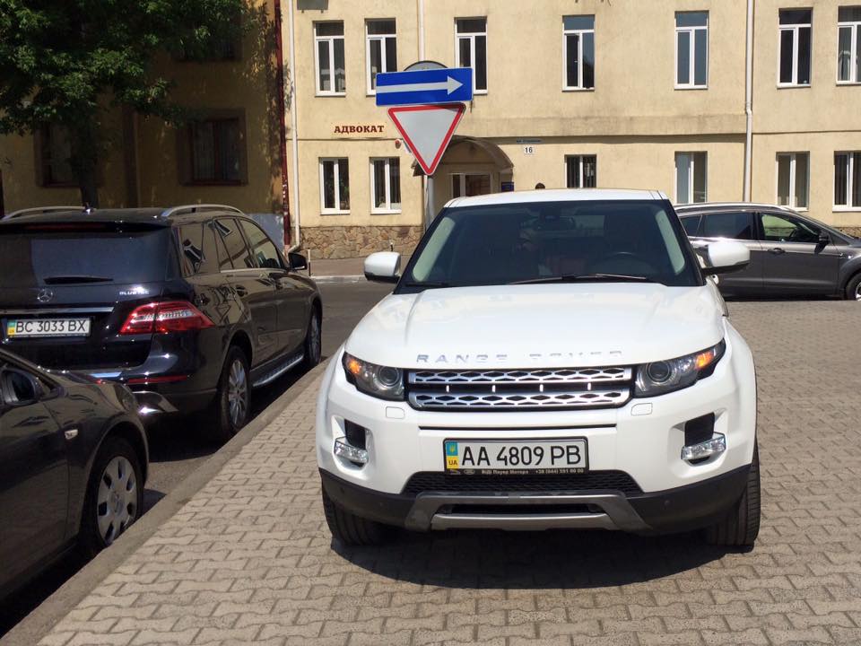 Ольга Фреймут оскандалилась из-за парковки на тротуаре