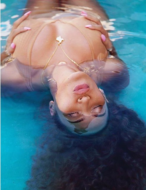 Соблазн от Бейонсе: певица снялась в сексуальной фотосессии в воде