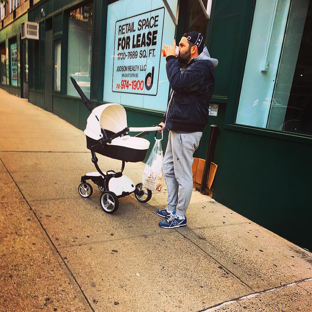 Молодая мама Виктория Крутая впервые вышла в свет после родов 