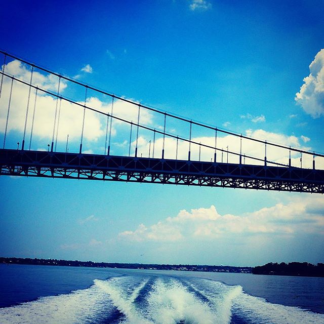 Сексуальная морячка: Бейонсе демонстрирует роскошную фигуру на яхте