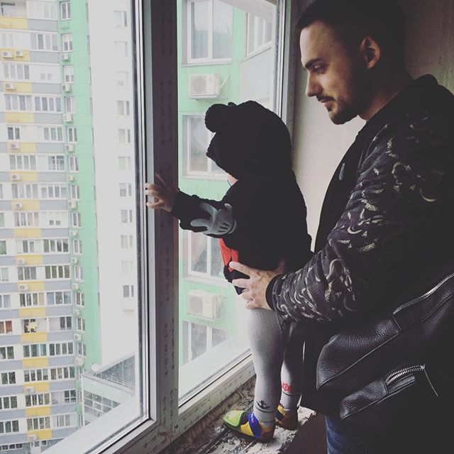 Семейная идиллия: Слава из &quot;Неангелов&quot; поделилась новыми снимками с детьми