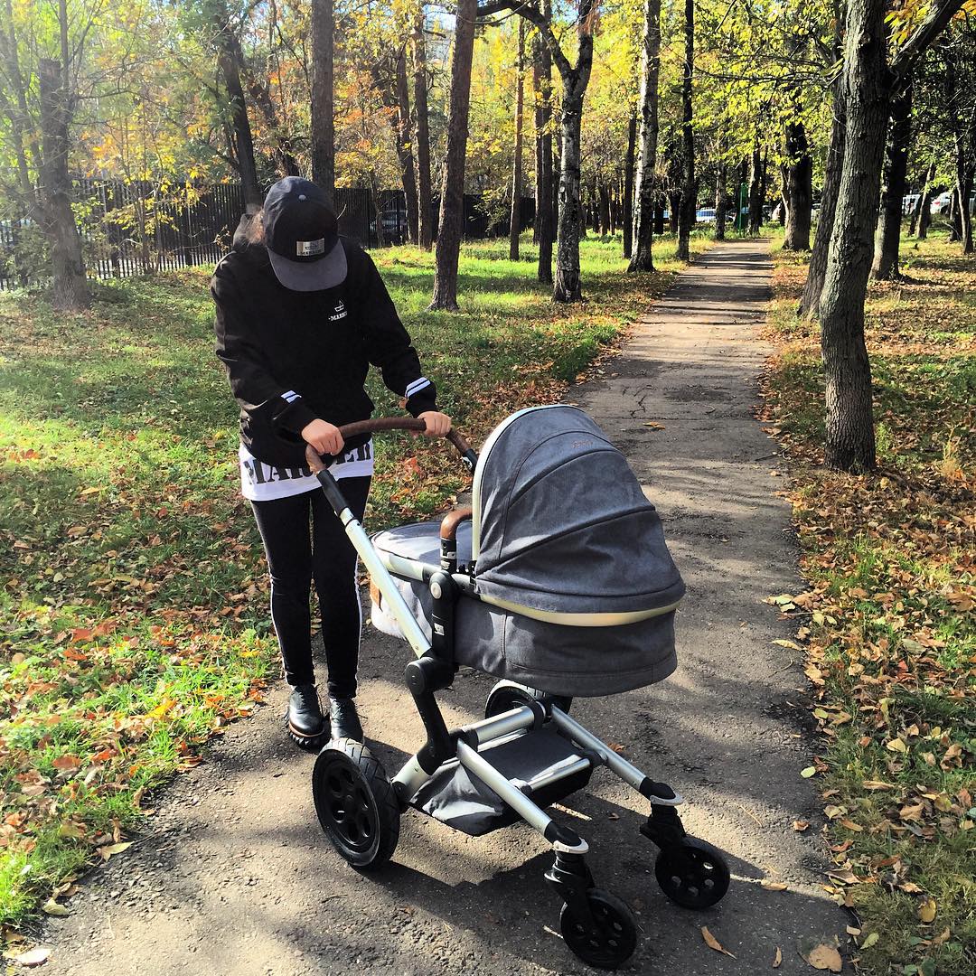 Молодая мама Виктория Дайнеко показала новорожденную дочь 