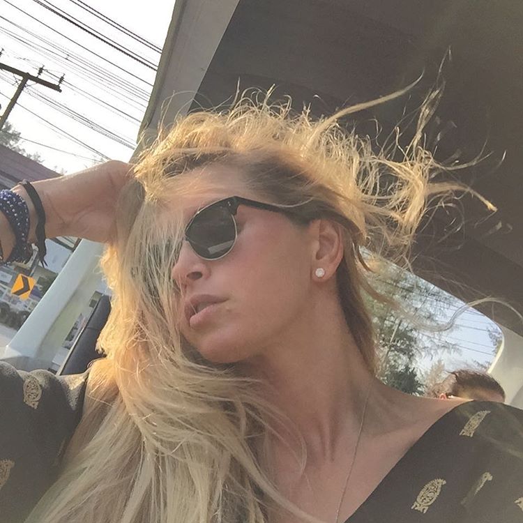 Веру Брежневу назвали самой популярной знаменитостью в сети 