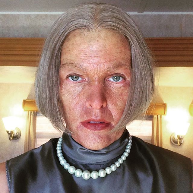 Не узнать: Милла Йовович перевоплотилась в 85-летнюю старушку