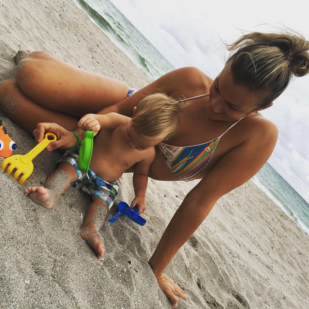 Счастье Холостяка: семейные фото Константина Евтушенко с женой и сыном