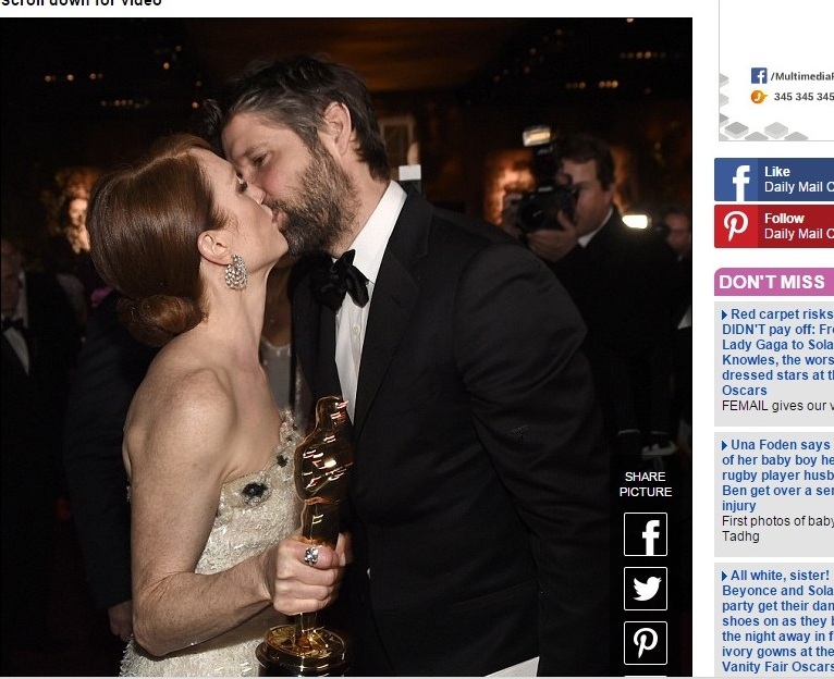 "Оскар-2015": Джулианну Мур публично зацеловал муж