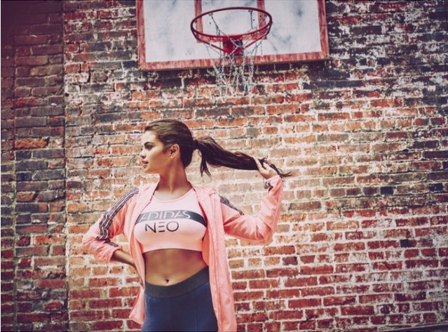 Селена Гомес показала упругое тело в рекламе спортивного бренда