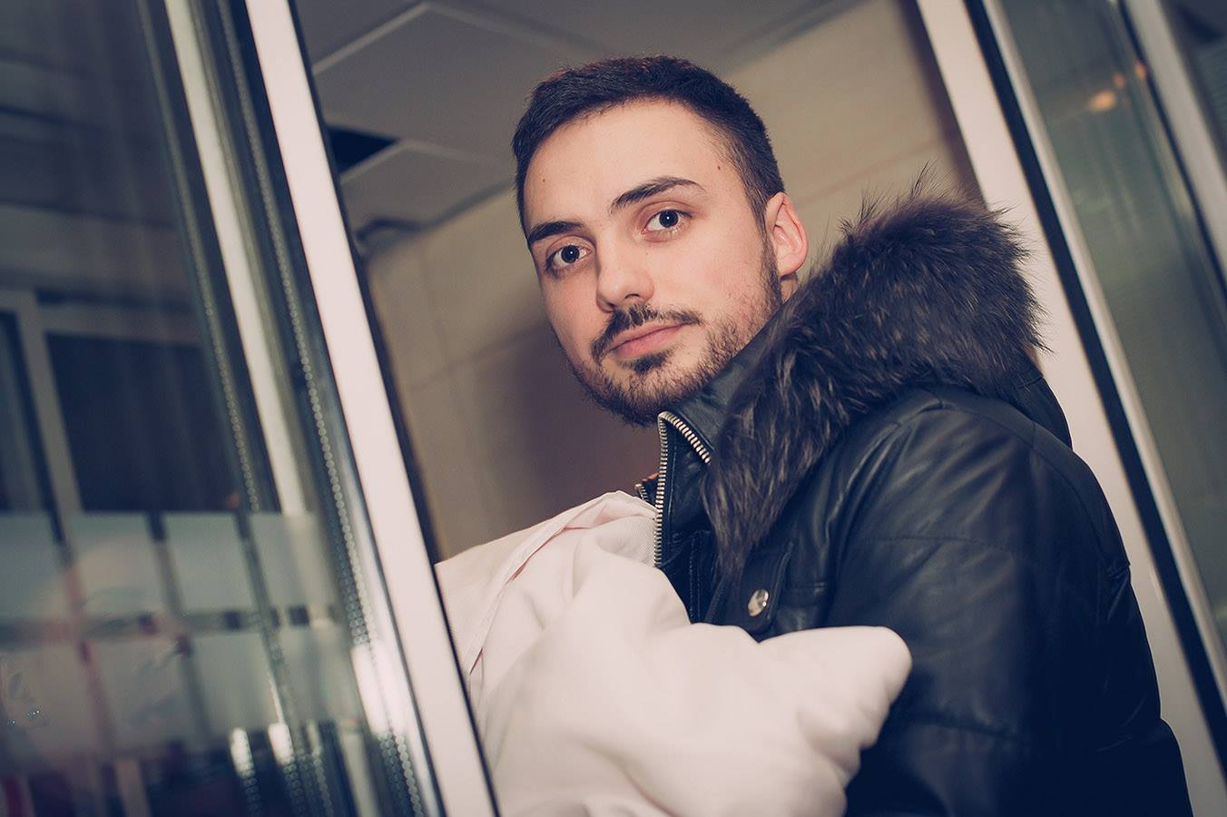 Счастливая мама: Славу из "Неангелов" выписали из роддома