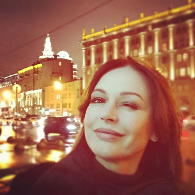 Свободная и холостая: Ирина Безрукова встретит Новый год в ночном клубе