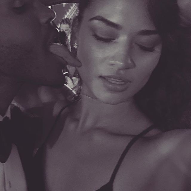 Нарушая границы приличия: Ким Кардашьян поделилась секс-фотографиями с вечеринки