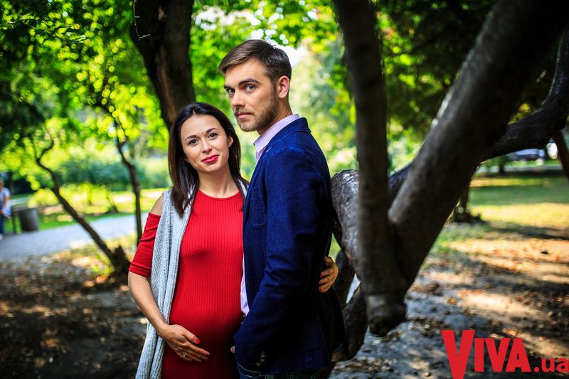 Беременная ведущая Фактов Анастасия Мазур снялась в фотосессии с мужем