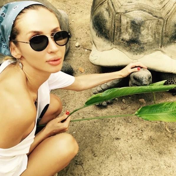 Горячая штучка: Loboda поделилась яркими снимками в бикини