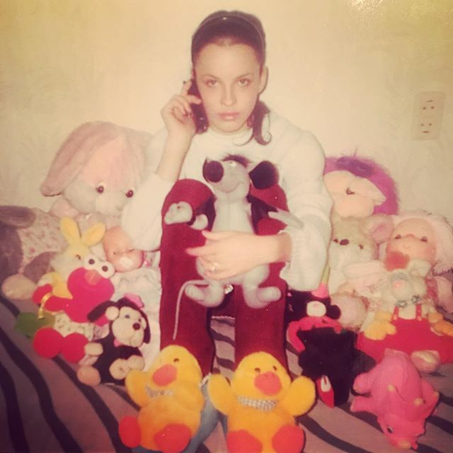 Семейный архив: Даша Астафьева показала, как выглядела в детстве