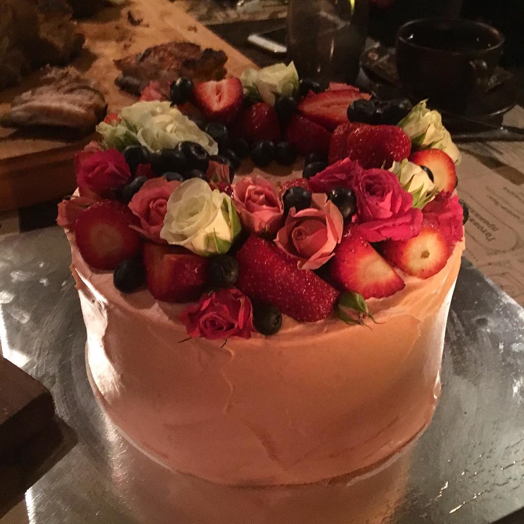 Сексуальная "виагрянка" Анастасия Кожевникова отметила день рождения в Дубаи  