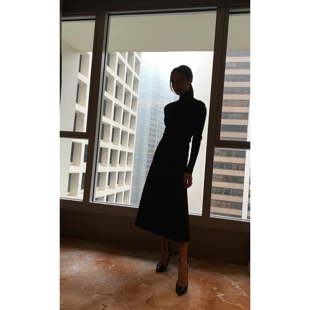 Шпинат и никакого мяса: повар Виктории Бекхэм рассказал секрет ее идеального тела