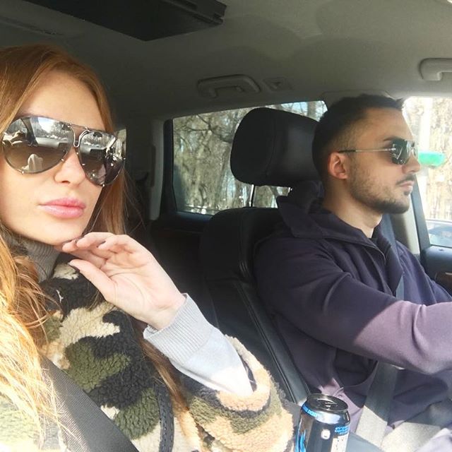 Семейная идиллия: Слава из "Неангелов" поделилась новыми снимками с детьми