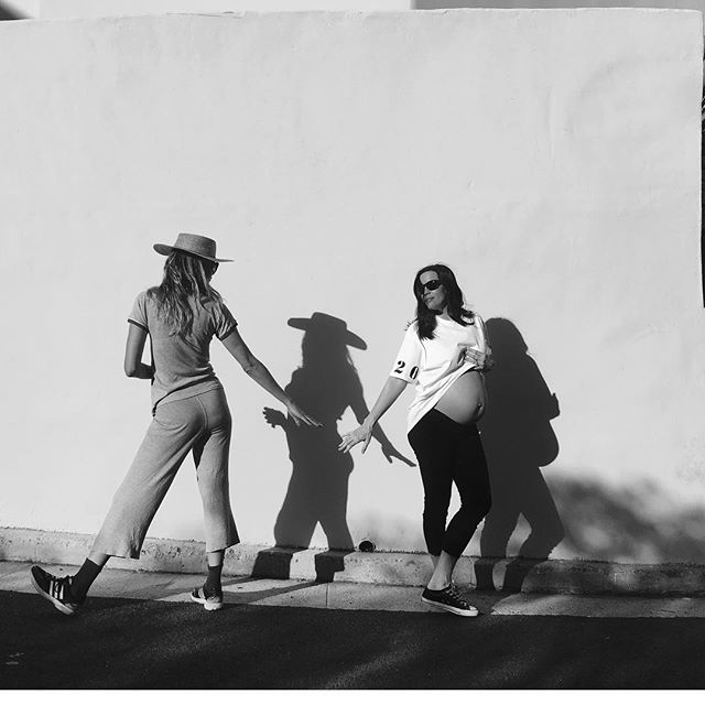 Лив Тайлер оголила свой беременный животик