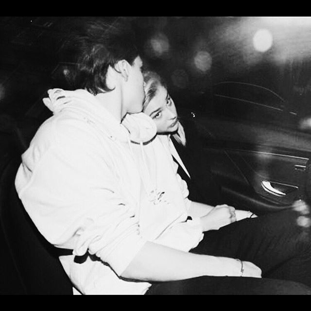 Романтика для двоих: Бруклин Бекхэм опубликовал новый снимок с возлюбленной