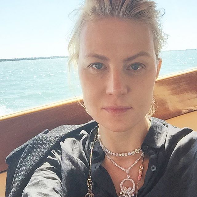 49-летняя Рената Литвинова показала, как можно выглядеть без макияжа