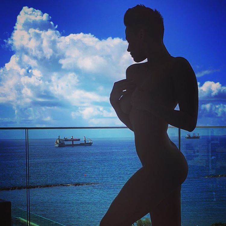 Даша Астафьева полностью разделась для новой фотосессии