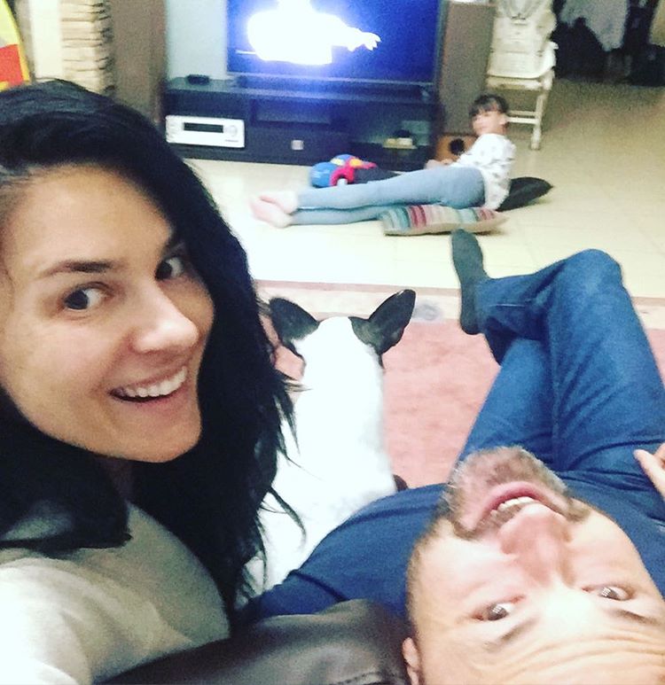 Маша Ефросинина засыпала сеть снимками с любимым мужем