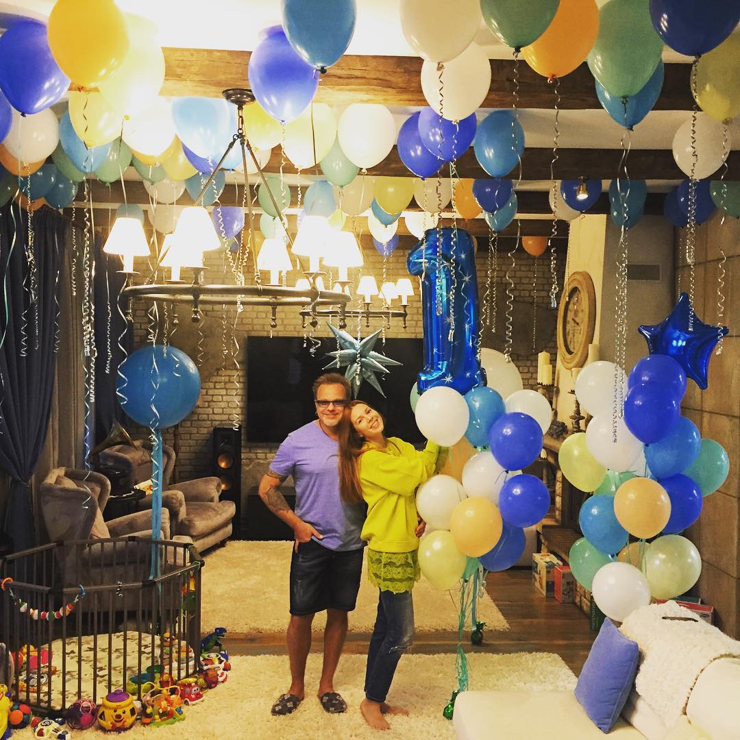 Звезды показали свои шикарные дома