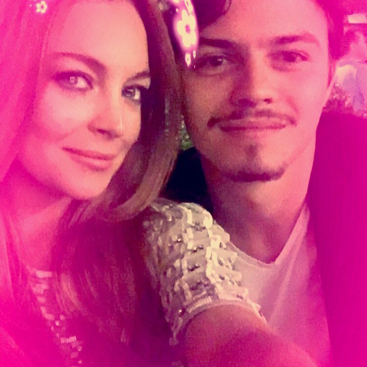 Линдси Лохан откровенно расскажет о своих жизненных проблемах в новой книге