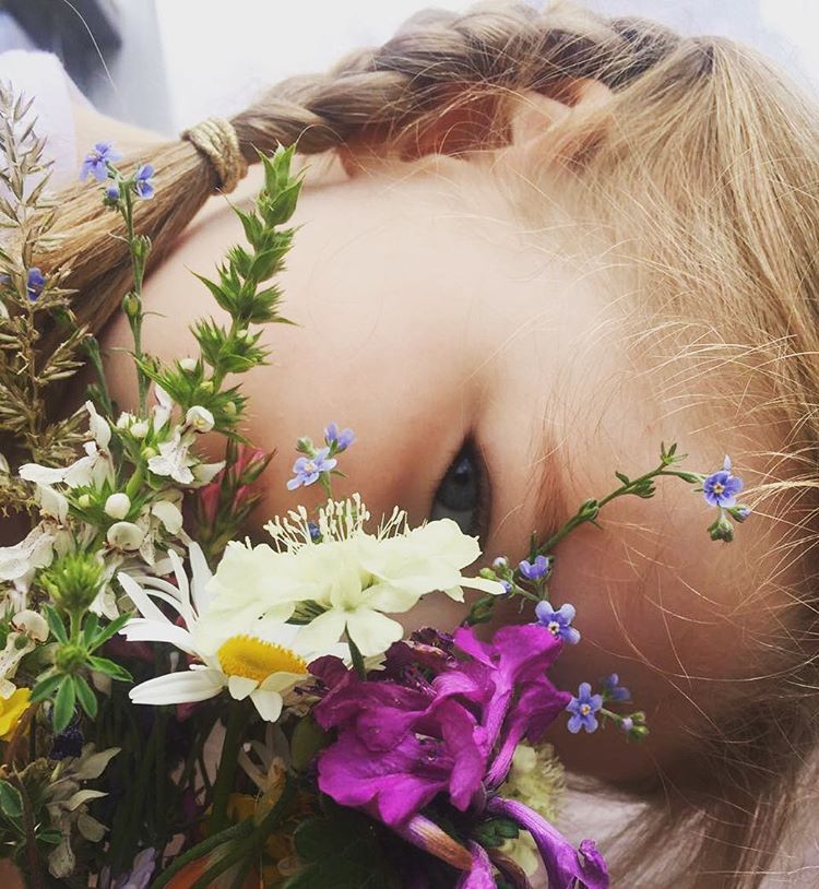 Елена Подкаминская поделилась трогательными фотографиями со своей дочерью