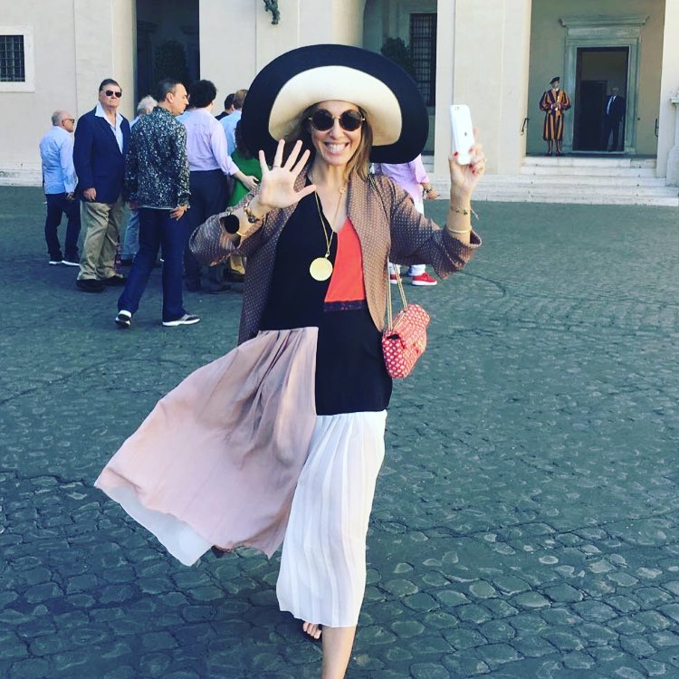 СМИ: Ксения Собчак родит уже в октябре этого года 