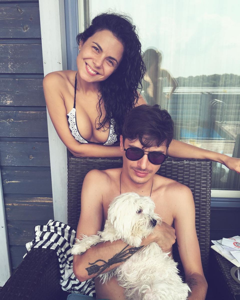 Похудевшая Настя Каменских опубликовала жаркие снимки в купальнике