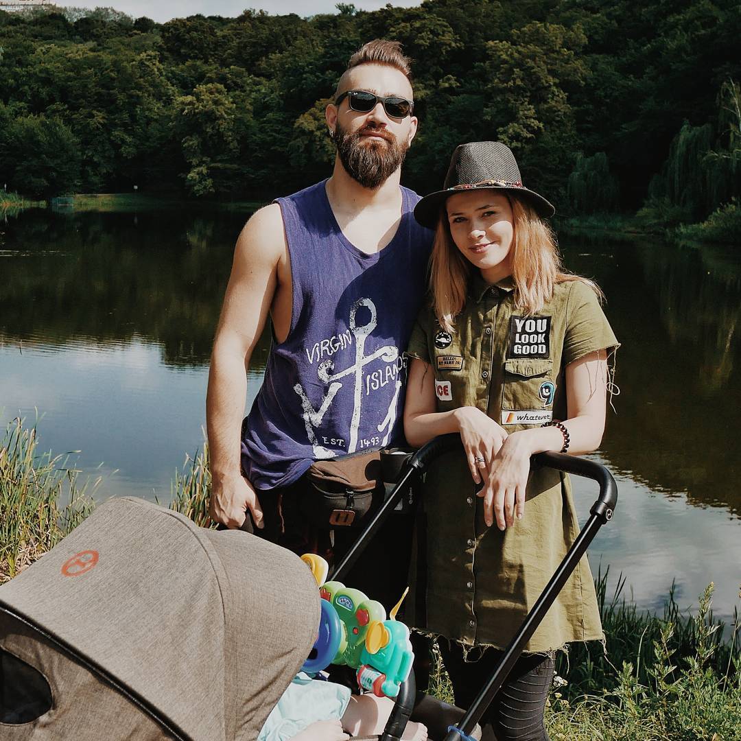 Солистка The Hardkiss Юлия Санина показала подросшего сына 