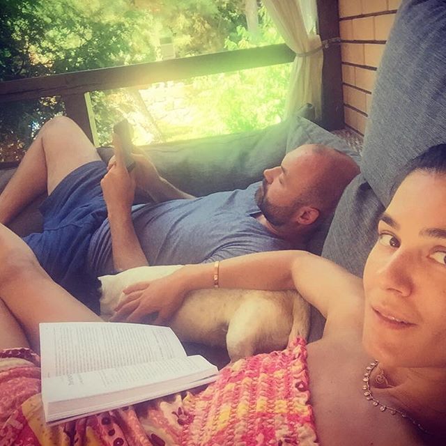 Маша Ефросинина засыпала сеть снимками с любимым мужем