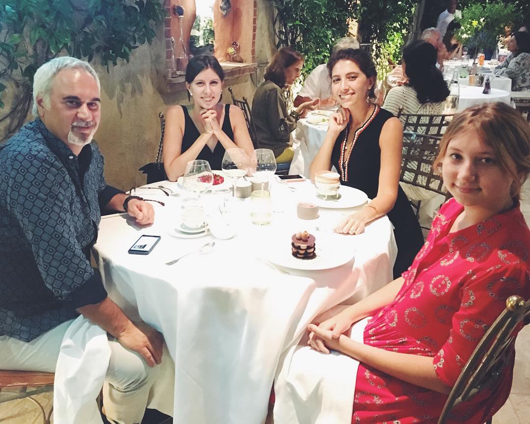 Валерий Меладзе наслаждается отдыхом вместе со своими красавицами-дочками 