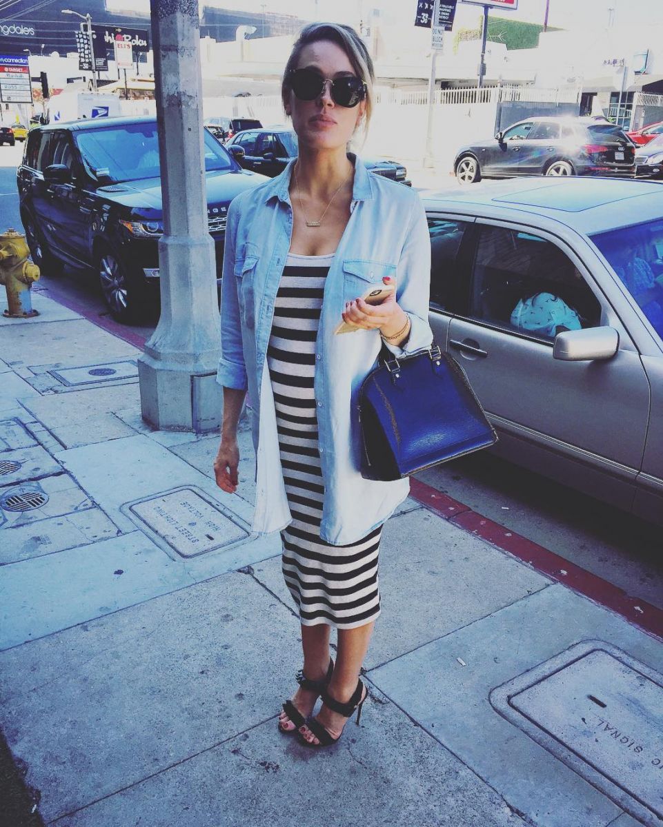 Беременная жена Максима Чмерковского демонстрирует внушительных размеров животик 