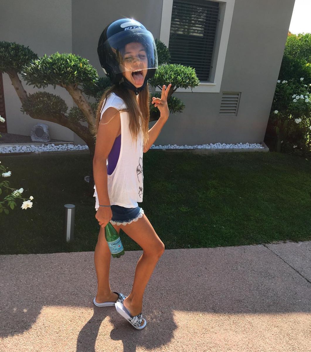 Анна Седокова показала своих подросших дочерей