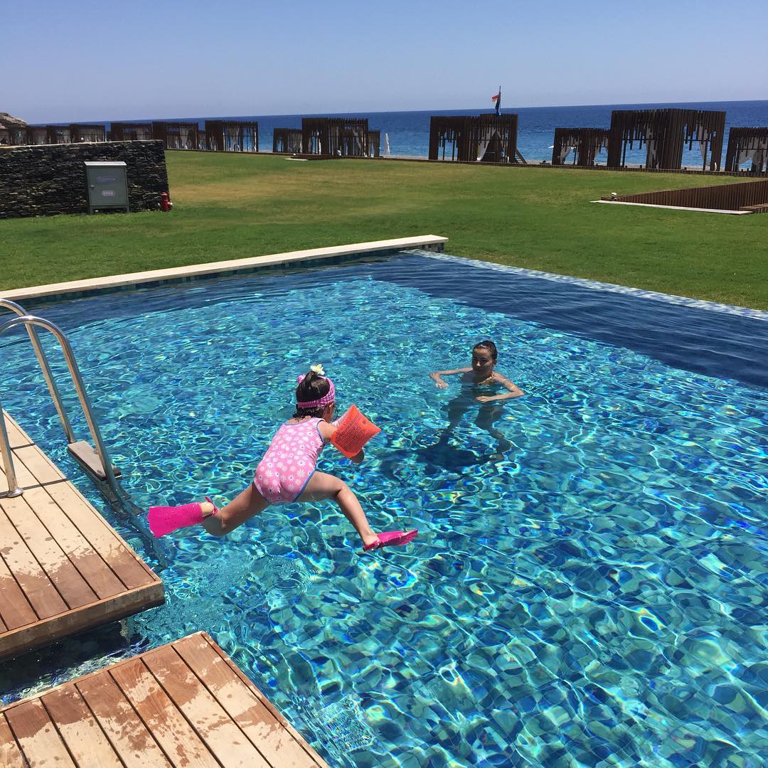 Ани Лорак усилила охрану на отдыхе в Турции из-за ситуации в стране