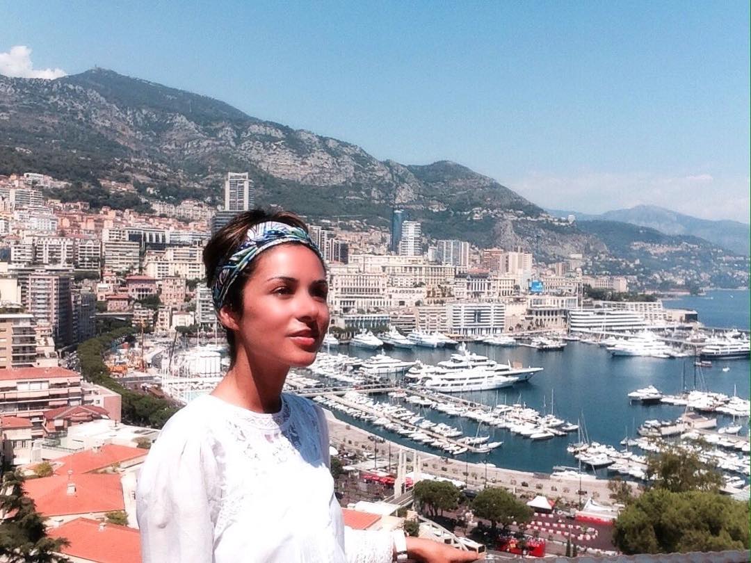 Без комплексов: Злата Огневич показала себя в маске и с полотенцем на голове