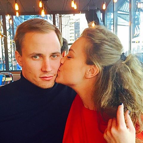 Яна Соломко и ее муж отметили дни рождения в гавайском стиле