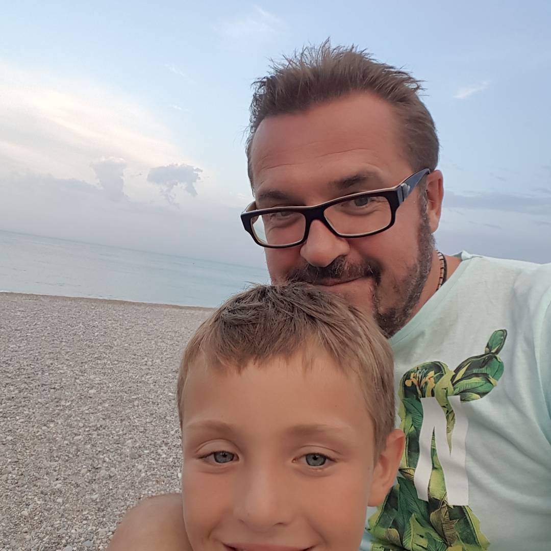 Александр Пономарев с сыном на отдыхе