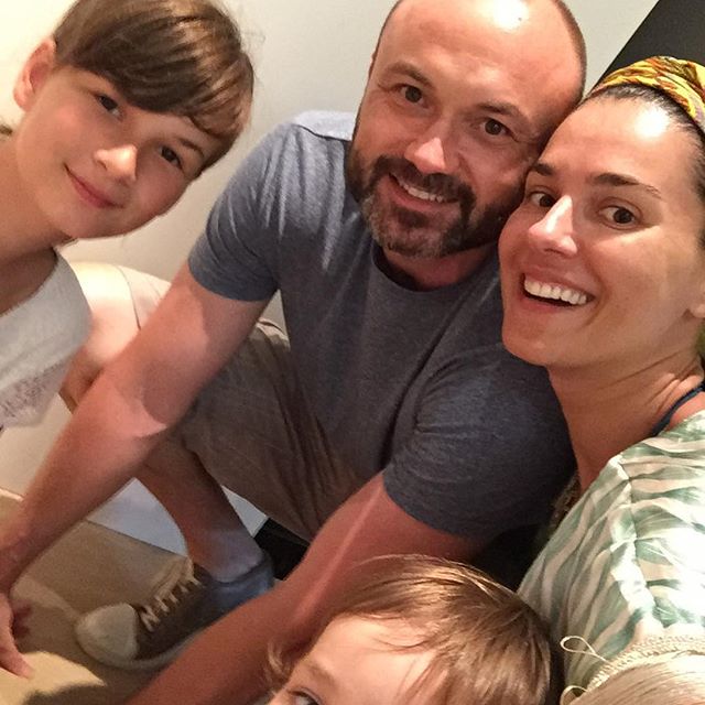 Маша Ефросинина засыпала сеть снимками с любимым мужем