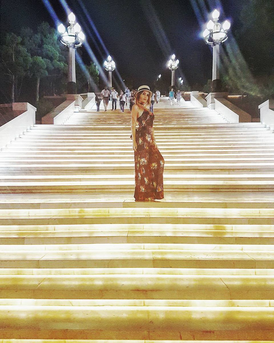 Слава из &quot;Неангелов&quot; улетела с мужем в Баку 