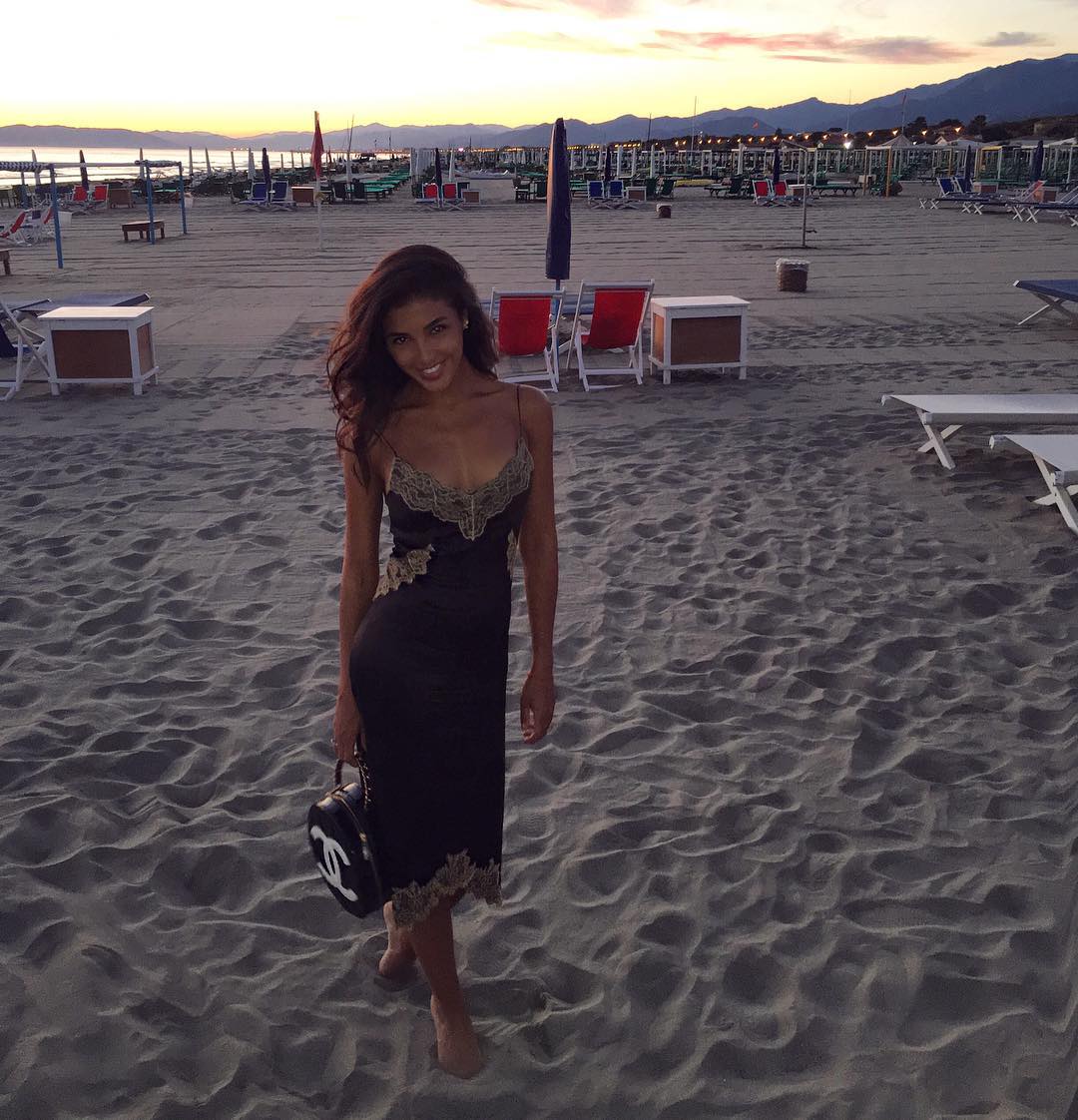 Санта Димопулос наслаждается отдыхом в солнечной Италии 