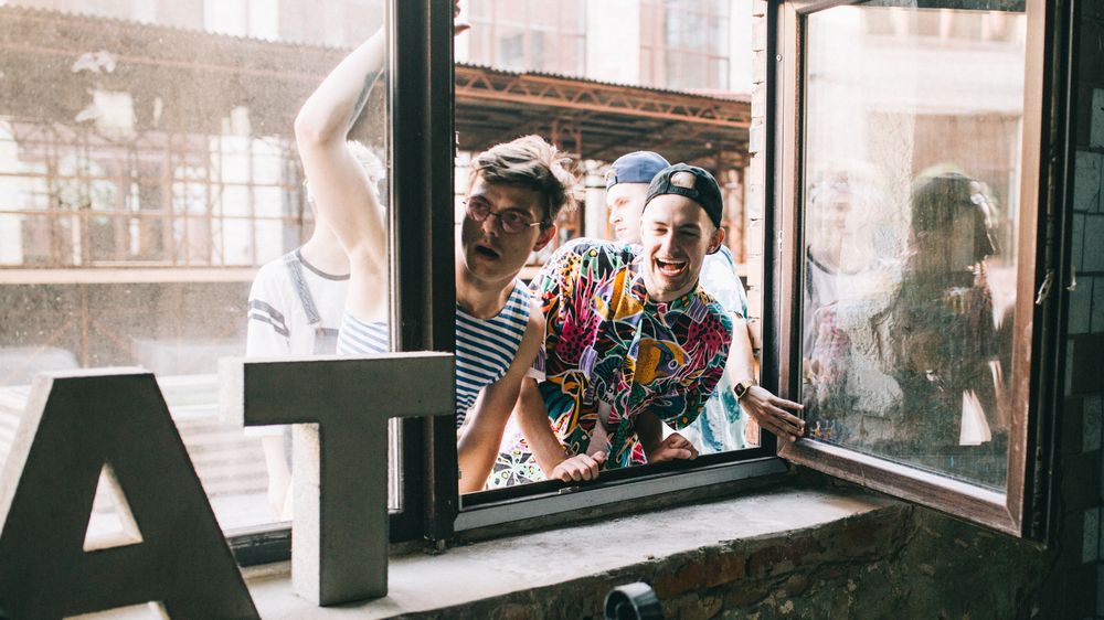 Засос по-голливудски: Иван Дорн прокомментировал новый клип Constantine