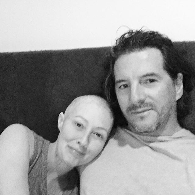 Онкобольная Шэннен Доэрти показала свадебное фото